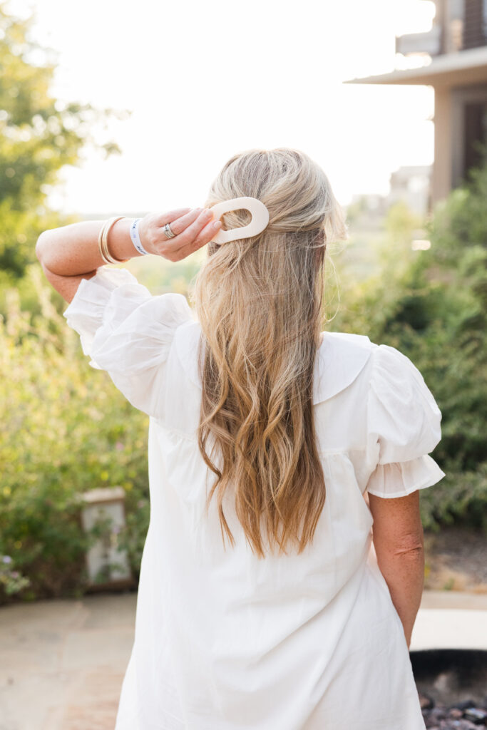 Audrie Dollins styling the Teleties Flat Circle Hair Clip in her blonde hair at LTKCon 2026, highlighting a Parlay Collective brand partnership and influencer gifting collaboration.
